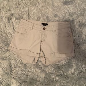H &M Tan/cream short